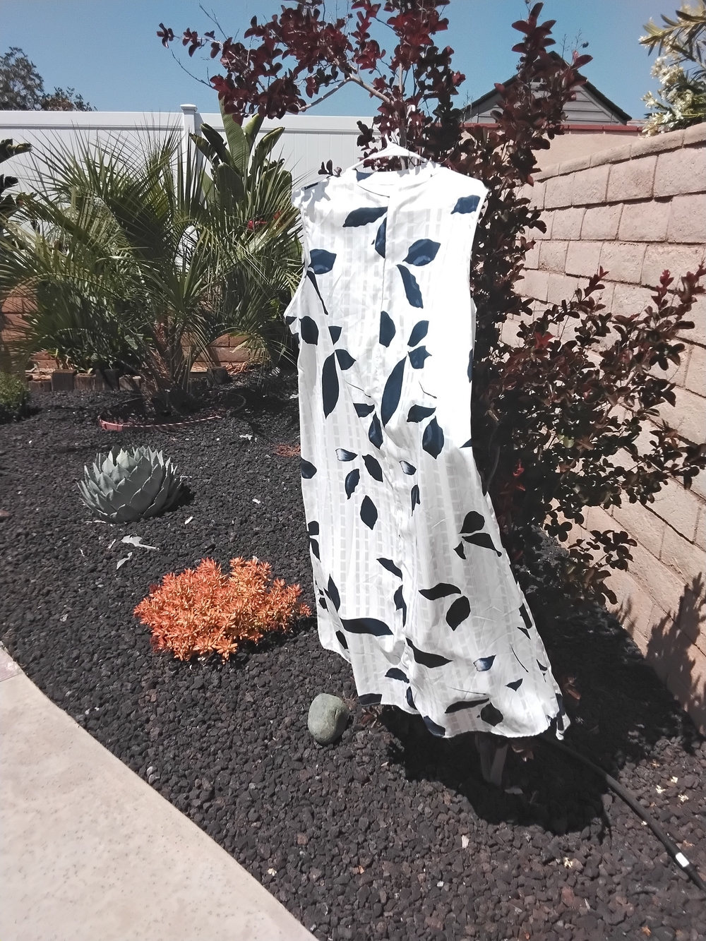 Source Unknown White Maxi Dress with Black Leaf Print - Picture 7 of 8